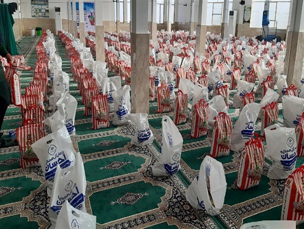 توزیع ۱۰ تن برنج در راستای اجرای رزمایش کمک مومنانه در نهاوند