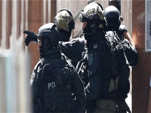 گروگان‌گیری در سیدنی و تهدید به انفجارهای زنجیره‌ای/کشف بسته مشکوک در ساختمان اُپرا