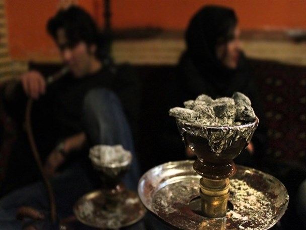 قبح قلیان کشیدن بانوان در فرون آباد شکست/ لزوم برخورد جدی با متخلفان
