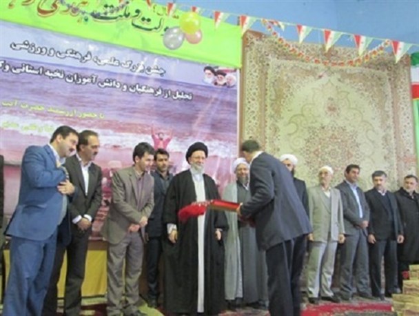 ۲۱۰ فرهنگی و دانش آموز نخبه بندر ترکمن تجلیل شدند / تصاویر