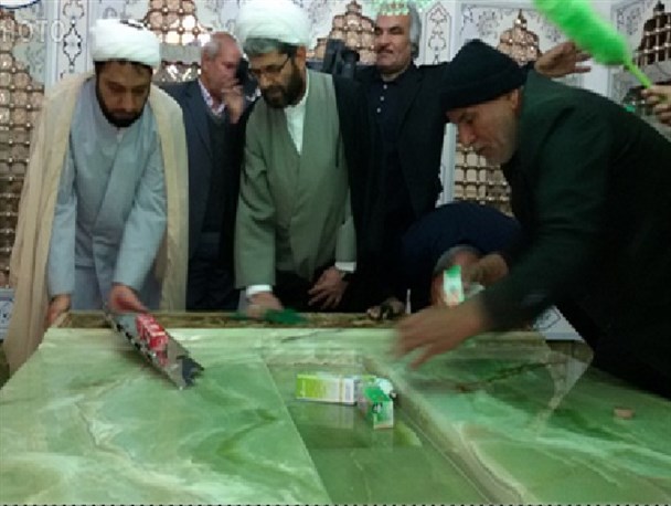 بارگاه مقدس امامزادگان آقاعلی عباس و سید محمد (ع) غبارروبی شد/ تصاویر