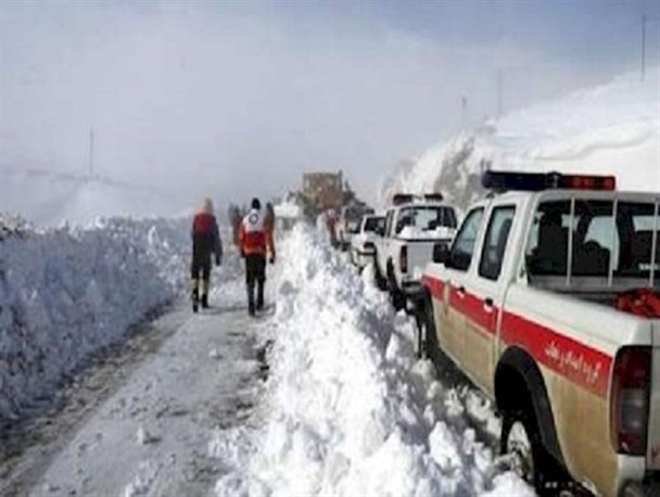 از نجات 100 خودروی گرفتار در برف تا نجات سه شکارچی غیرمجاز در دنا