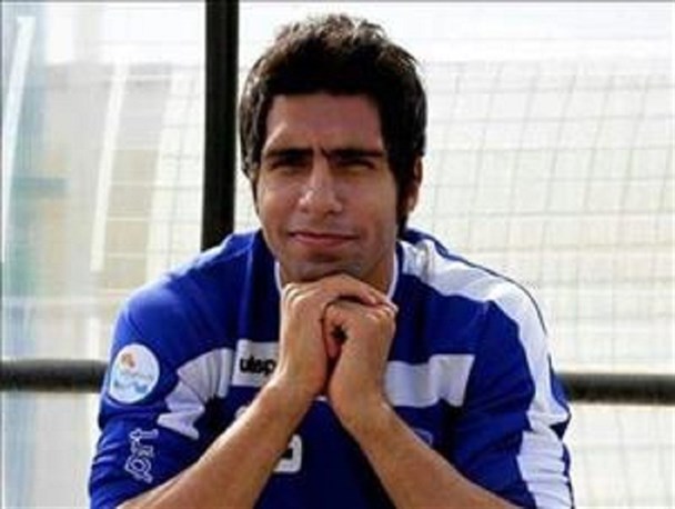 یکی از بهترین بازی هایمان را مقابل پرسپولیس انجام دادیم/ثابت می کنیم که گسترش فولاد امسال پدیده لیگ برتر است/ هواداران ما را تنها نگذارند