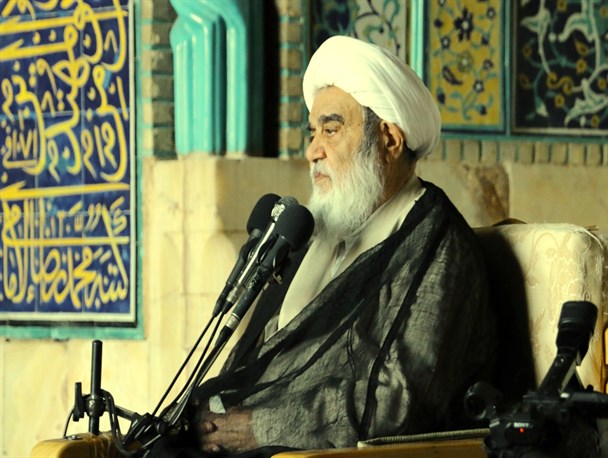۷۰ سال علم و عمل در سیره آیت الله مظاهری/حکیم اصفهان بر فراز منبر مسجد حکیم برای دردهای اخلاقی بشر، نسخه می دهد