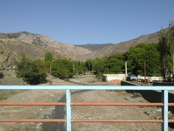 طرح هادی در روستای "پاقلعه" نیمه کاره مانده است