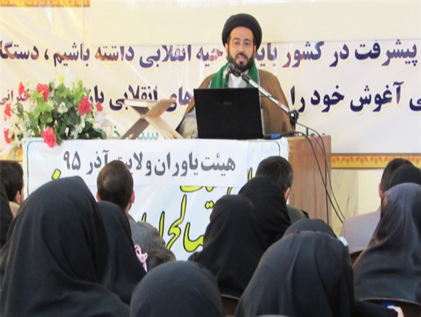 ایستادن در برابر جریان غیر انقلابی درون نظام واجب است