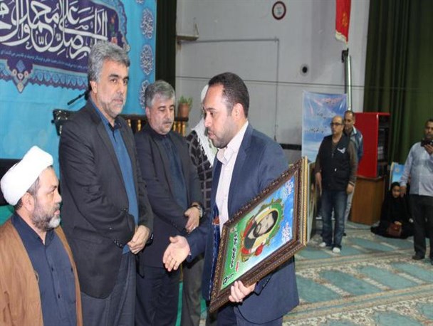 تلاوت قاری بین المللی در کرسی قرآنی مینودشت / از 30 خانواده شهید تجلیل شد + تصاویر