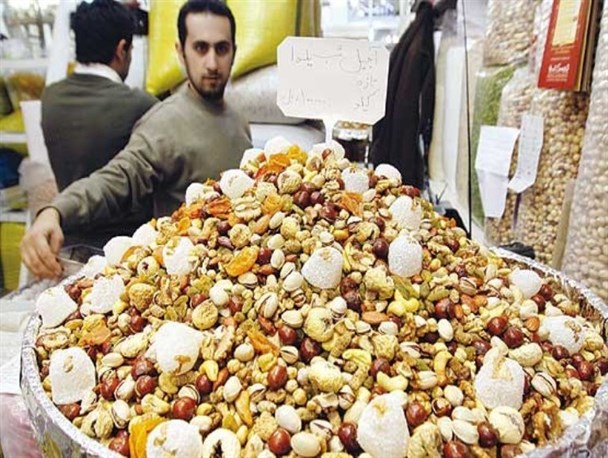 کاهش ۶۰ درصدی استقبال برای خرید آجیل شب یلدا در اراک/توزیع بیش از ۱۰ تن گوشت در اراک