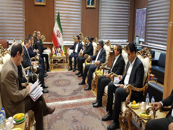 اجاره مبل های گران قیمت برای پذیرایی از یک سفیر/ بکارگیری وابستگان ضد انقلاب در یک دانشگاه!