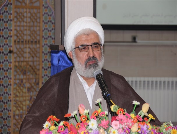 پژوهشگران حوزوی حمایت می‌شوند/ وجود بیش از ۸۰ هزار عنوان کتاب در کتابخانه امام صادق(ع) قزوین