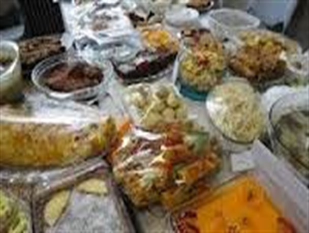 جشنواره غذای غذاهای سنتی و بومی در مرکز بهداشت شهرستان یزد برگزار شد