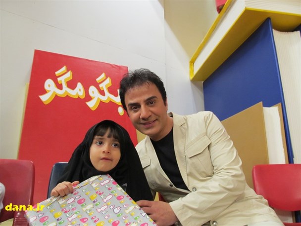 دختر شهید باغبانی در کنار عموپورنگ و امیر محمد