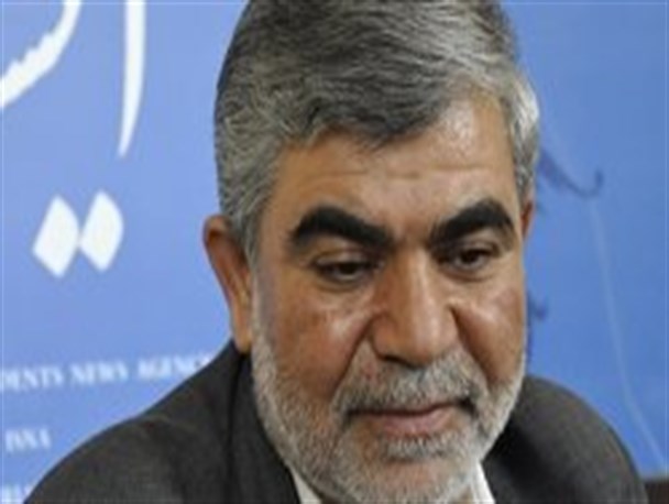 افرادی که از اصحاب فتنه حمایت می کنند نگاهی به وصیت نامه شهدا بیندازند/ صحبت های علی مطهری در شان یک نماینده نیست