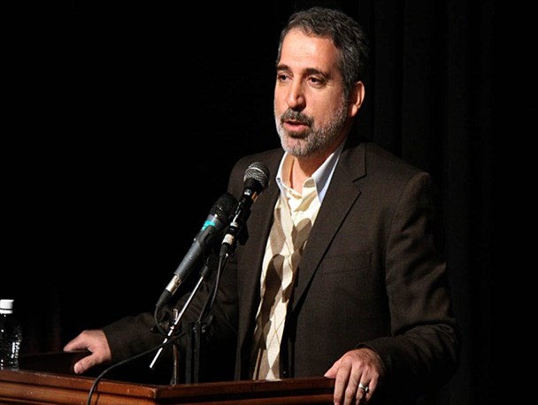 معاون سیاسی امنیتی استاندار از پرداخت یارانه ها انتقاد کرد/ دولت به 70 میلیون نفر حقوق می دهد!