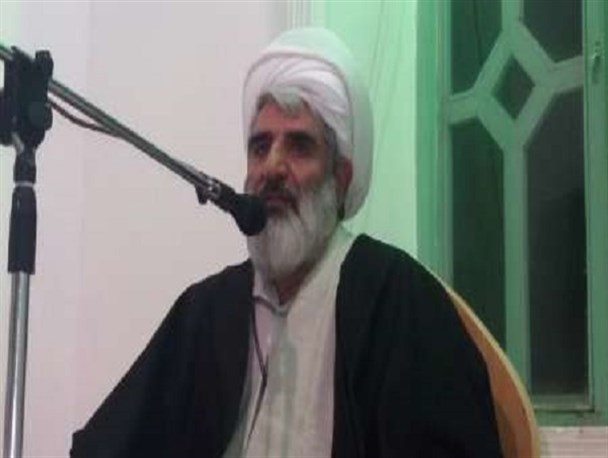 امام جمعه بادرود: تریبون نماز جمعه دافع فتنه ها/ آیت الله هاشمی برخلاف تلاش خناسان خود را از رهبر انقلاب جدا نکرد