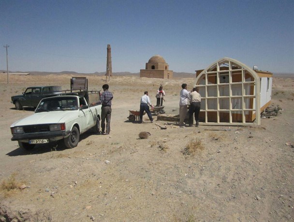 ساخت و نصب ۳۰ عدد در و پنجره چوبی برای ابنیه تاریخی فریمان