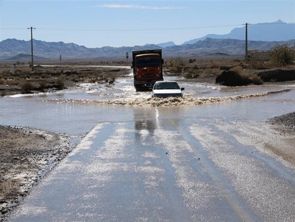 150 میلیارد تومان خسارت اولیه سیلاب به محورهای مواصلاتی در شمال استان/محور ارتباطی 10 روستا همچنان مسدود است