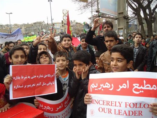 حاشیه های راهپیمایی بیست و دوم بهمن ماه در شهرستان جوانروداز حضور اقشار مختلف مردم تا شعارها