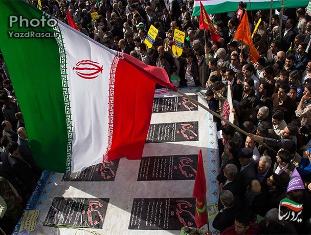 سنگ تمام دارالعباده یزد بعداز37سال! /جشن انقلاب یزدی‌ها درجوار شهدای گمنام امیرچخماق