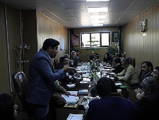 پاسخ شهردار و دفاعیه پیمانکار در جلسه شورا + عکس