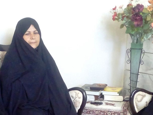 شهیدی که بعد از شهادت همسرش را تنها نگذاشت/ همسر شهید: مردم فاصله گرفتن از خط امام را درک می کنند