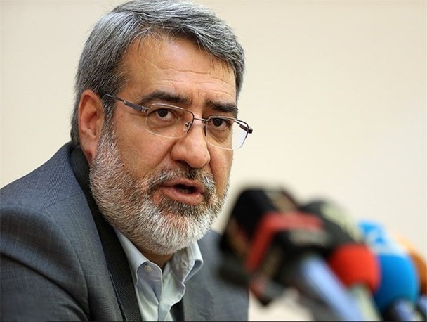 وزیر کشور به جزیره خارگ سفر می کند