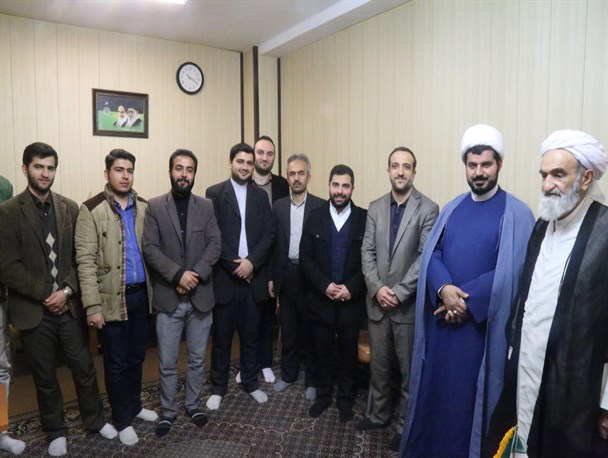 دیدار دانشجویان دانشگاه آزاد سنندج با امام جمعه سنندج/ عکس