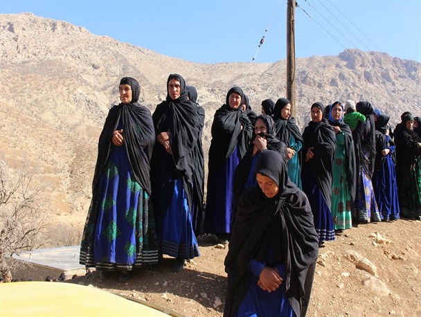 لباس اصیل و سنتی بانوان زاگرس نشین؛دلیلی بی مدعا بر تمام داشته های ارزشی شیر زنان لر
