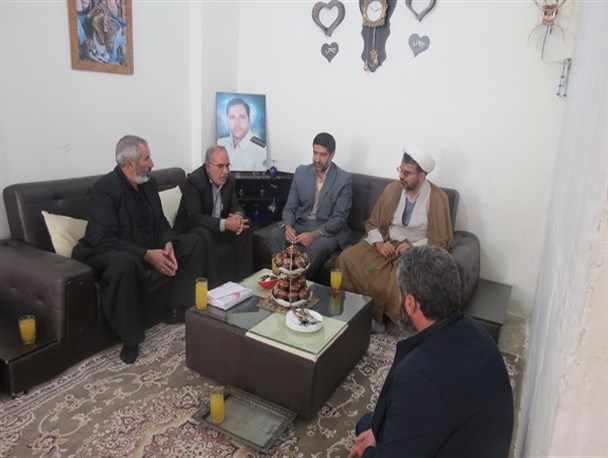 دیدار با خانواده شهید سالار زاهدی پور در اسلام آبادغرب+ تصاویر