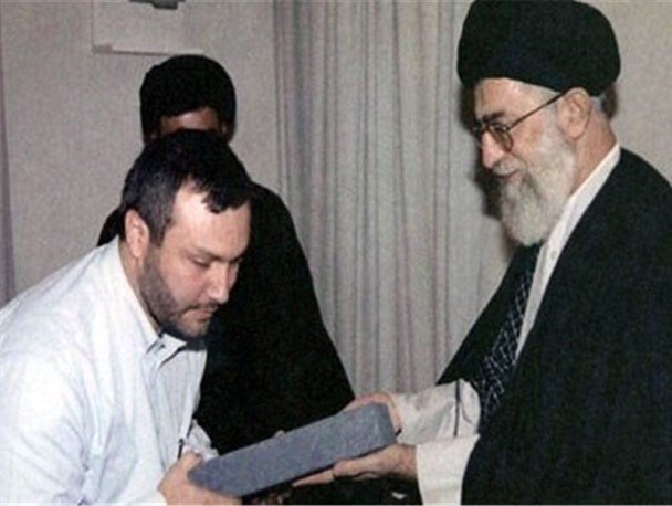 شهیدی که خواب را از چشمان اسرائیل گرفته بود/تصویری از حاج رضوان در کنار مقام معظم رهبری