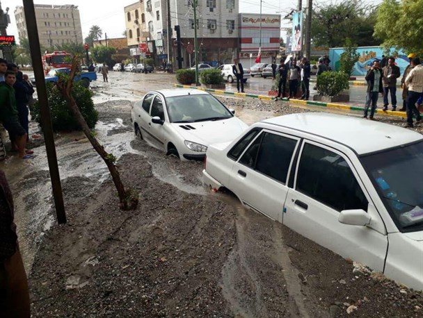 از غرق شدن نوجوان ۱۲ساله رودانی تا آبگرفتگی شدید معابر و منازل در میناب