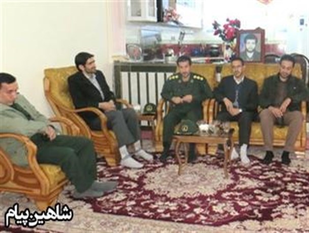 تکریم خانواده معظم شهدا، زنده نگه داشتن یاد و آرمان های انقلاب است