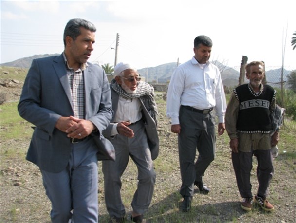 فرماندار رودان با اهالی روستای محروم بادافشان دیدار کرد