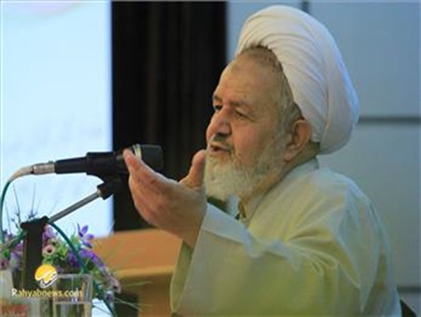 ریشه چالش ها در کشور ما از بازرگان گرفته تا اصلاح طلبان و هاشمی مبنایی و اعتقادی است/ ملت ایران و رهبری آن طرفدار مظلومین و پابرهنه ها هستند/بنا نیست آنچه را که با خون به دست آوردیم برای نان از دست بدهیم
