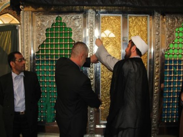 حرم مطهر احمد ابن اسحاق (ره) سرپلذهاب غبار روبی و عطرافشانی شد
