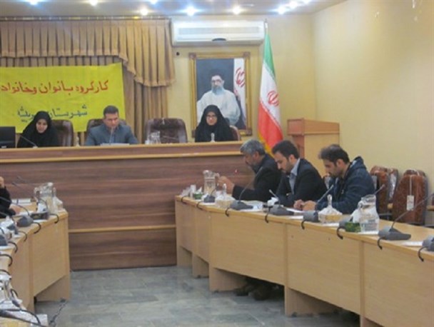 بانوان در همه عرصه های انقلاب حضور جانانه و فعالی داشته اند
