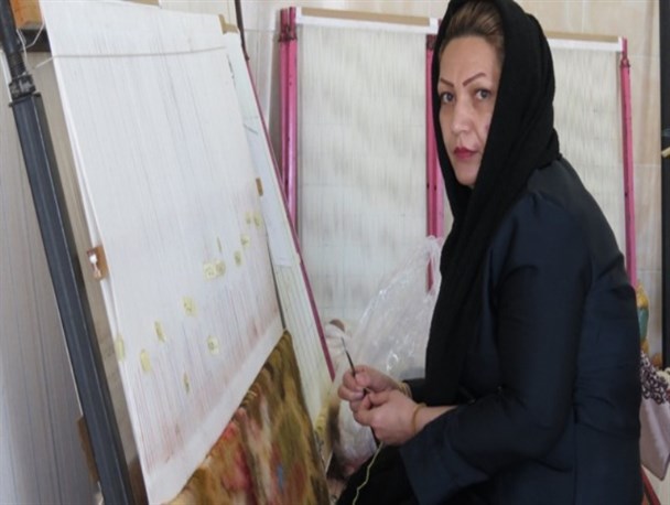 تولید و ترویج صنایع دستی توسط بانوی کارآفرین کامیارانی+تصویر