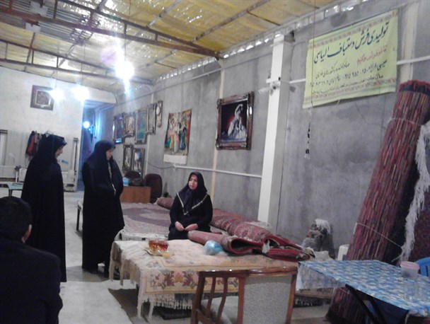 بازدید مسئول بسیج سازندگی جامعه زنان از کارگاه فرش دستباف اردبیل