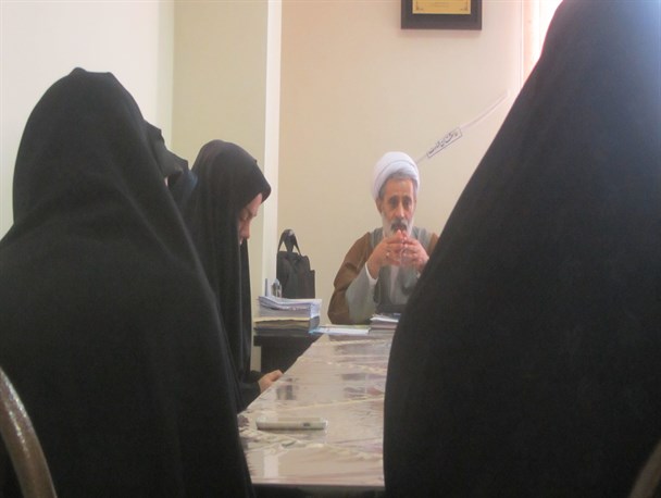 بخشی از انقلاب به دست نا اهلان افتاده است