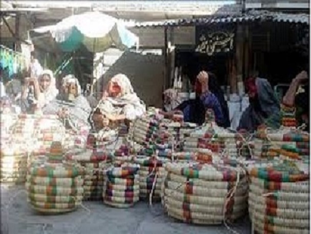 کاهش بیکاری با تجاری سازی صنایع دستی میناب/ فعالیت بیش از 150 خانوار بهمنی میناب در کار گاههای خرده مالکی