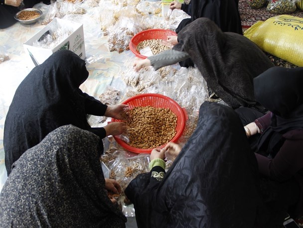 بسته بندی و ارسال خشکبار به جبهه مقاومت و مدافعان حرم در میانه+تصاویر