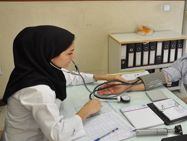 درمانگاه تامین اجتماعی دیر از نبود پزشک متخصص رنج می‌برد
