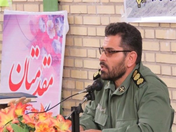 دشمنان و جریان انحرافی نان خود را در ایجاد دوگانگی در بین مردم می‌بیند
