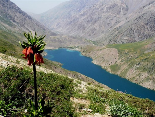 دریاچه گهر نگینی بی نظیر در دل اشترانکوه + تصاویر