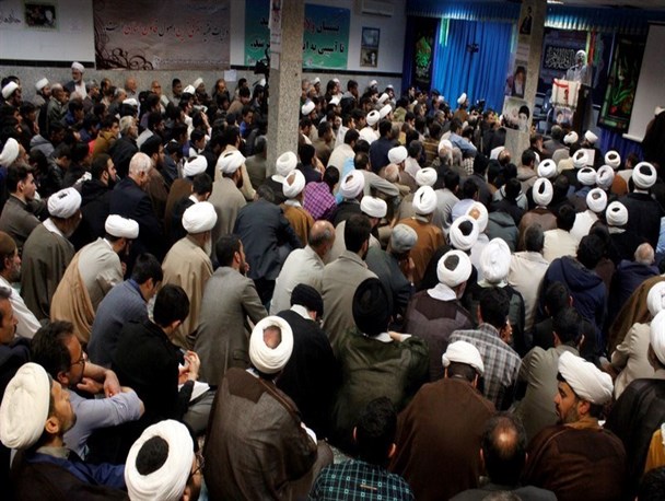 به وزیر کشور تا پایان تعطیلات نوروز مهلت می دهیم/ ما شاهزاده قجری نمی خواهیم