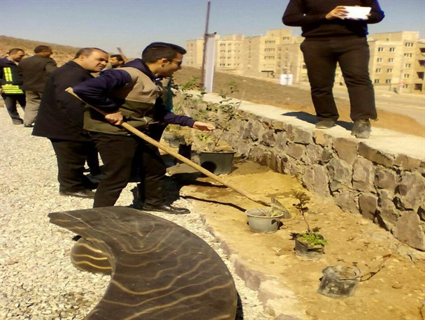 فضاسازی برای استقبال از 2 لاله گمنام در شهرک مهر  ملارد