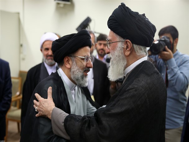 از مشارکت های مردمی در آستان قدس تا نگاه ملی به مساله رفع فقر در کشور/ 2 سال گذشت؛ حجت الاسلام رییسی در آستان قدس چه کرد؟