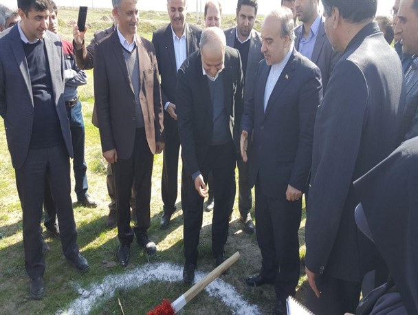 کلنگ پروژه زنجیره بزرگ تولید تخم مرغ گلستان به زمین زده شد