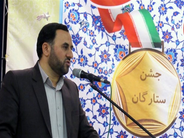 مدل تربیتی آموزش و پرورش تک بعدی نیست/ تجلیل از ۱۹۵ دانش‌آموز برگزیده علمی شاهین‌شهر