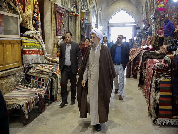 مالکین و صاحبان اصناف هوای مستاجران و اصناف ضعیف را داشته باشند